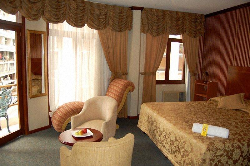 Hotel La Fontana Guayaquil Habitación foto